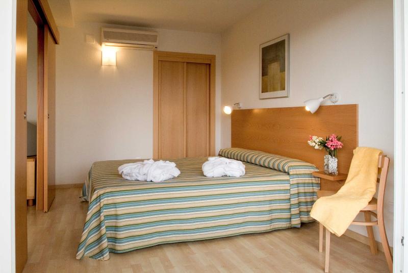 Habitaci&oacute; doble dels apartaments les D&agrave;lies de Salou