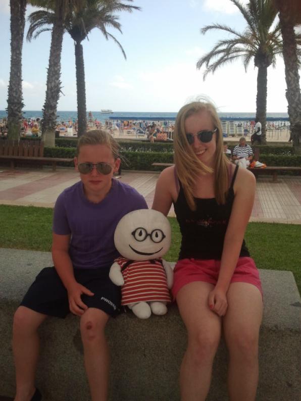 Stabri, the most famous doll in the network, on vacation in Salou and in Costa Dorada
