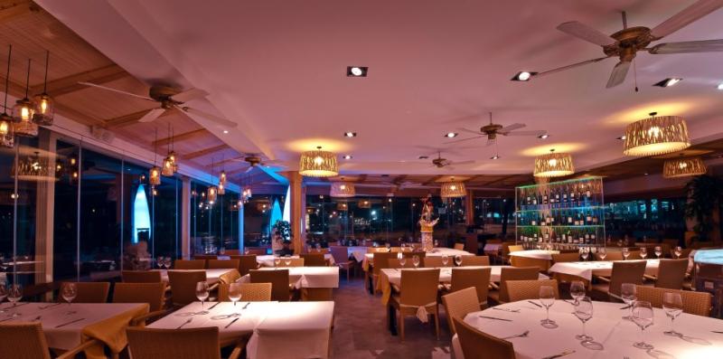 El Restaurante Dorado de La Pineda playa se moderniza