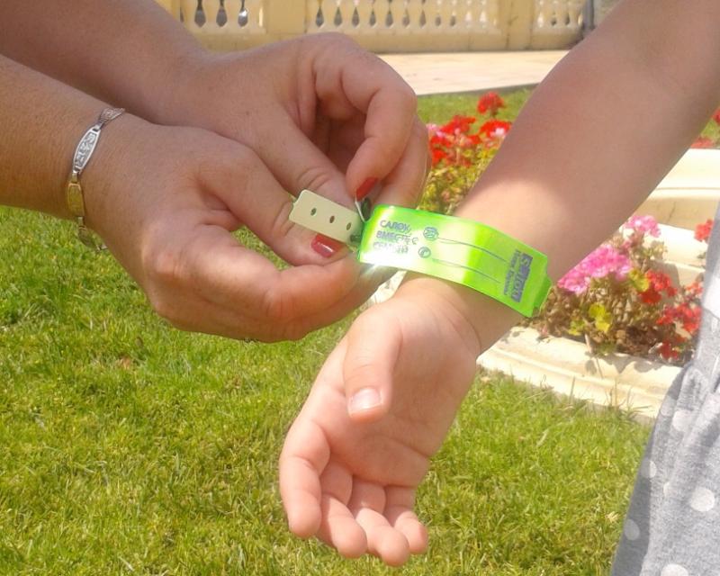 Demon Play idea col china Salou repartirá 20.000 pulseras para evitar la pérdida de niños
