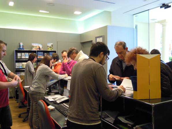 Image of assistants at the headquarters of Chalet Torremar