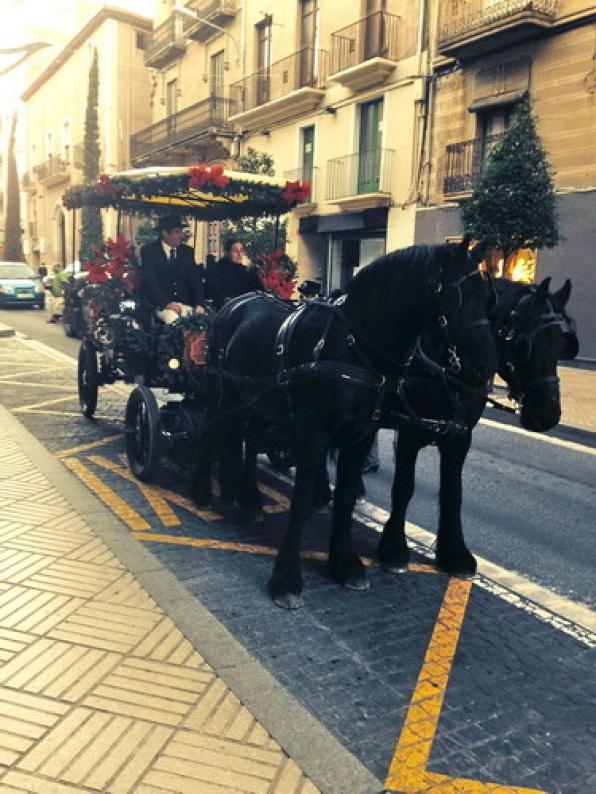 Les tartanes circulen pels carrers de Reus