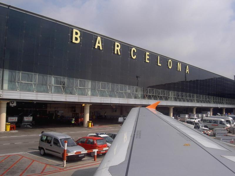 wallpaper barcelona airport