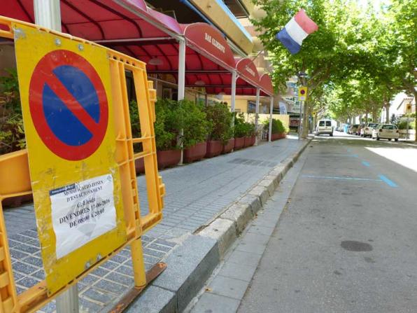 Information signs to turn the streets into pedestrian