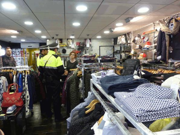 La Policía Local de Salou da consejos de seguridad a los comerciantes