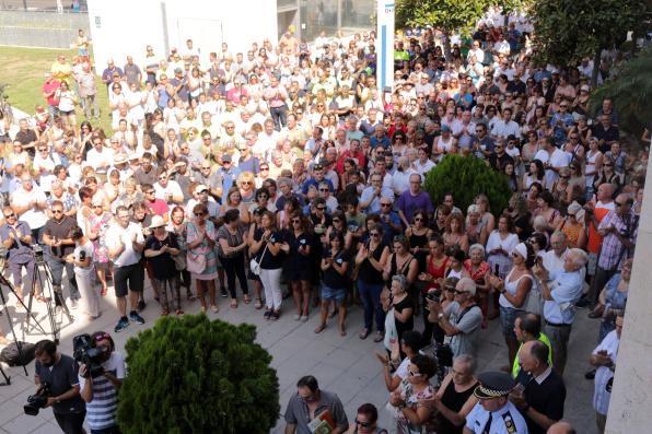 Más de 400 personas han participado en el acto de Cambrils