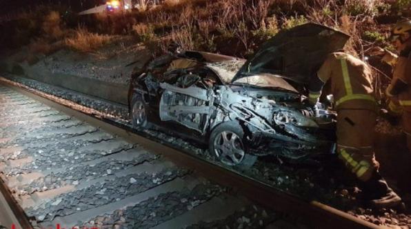 Així va quedar el vehicle després de ser arrollat pel tren.