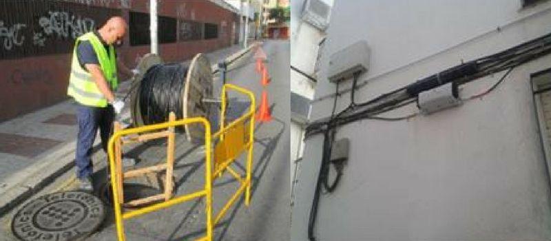 Los t&eacute;cnicos trabajan desde hace meses en las calles de Salou.
