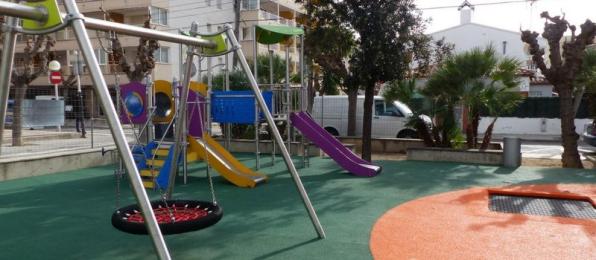 Playground area on Guillem de Claramunt Street