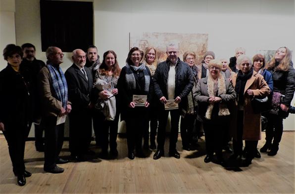 Foto del grupo de artistas que participan en la muestra