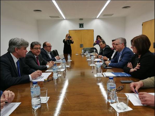 Reunión entre alcaldes y el delegado del Gobierno en Cataluña.