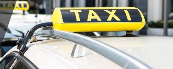 El taxista denunció que le pegaron cuando les pidió que le pagaran