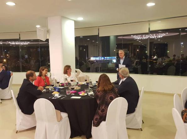 El alcalde de Salou, durante el acto de recepción de los visitantes.