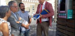 Instalan un desfibrilador en la plaza de la Fuente Luminosa