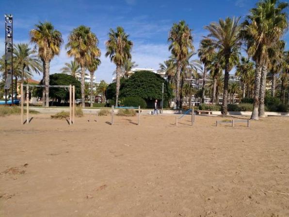 La playa de Levante ofrecerá ocho nuevos juegos de calistenia