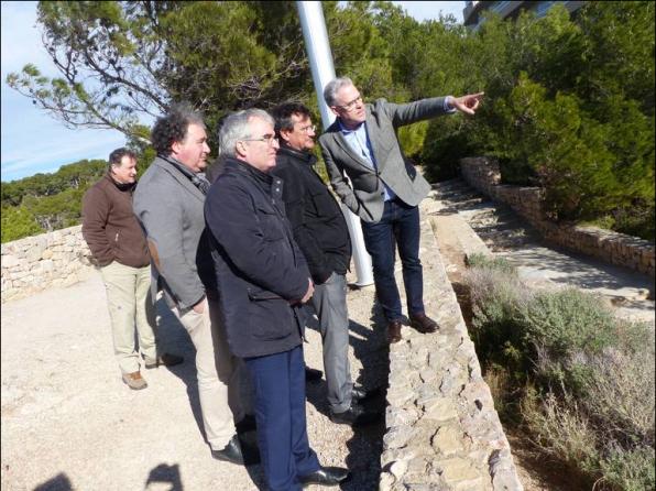 Image of the visit of the chief of Costes, together with the mayor