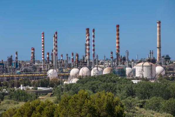 Imagen de la planta de Repsol a Tarragona