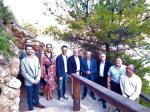 Los concejales en la inauguración del mirador de la playa Capellans