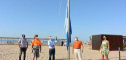 The blue flags are already flying on the beaches of Salou