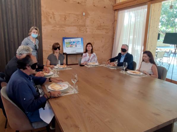 Una imagen del desayuno a ciegas de la ONCE en Salou