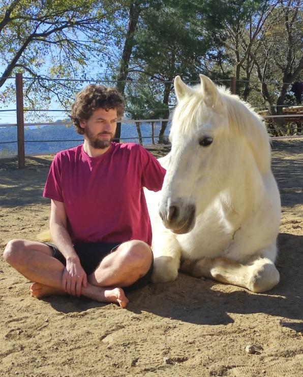Yoga con caballos cerca de Salou