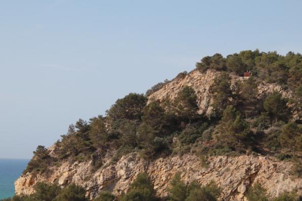 Vista del acantilado sobre el que pasa el Camino de Ronda de Salou