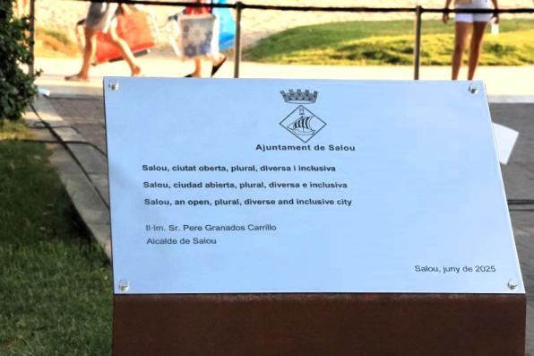 Placa conmemorativa del Día del Orgullo LGTBI+