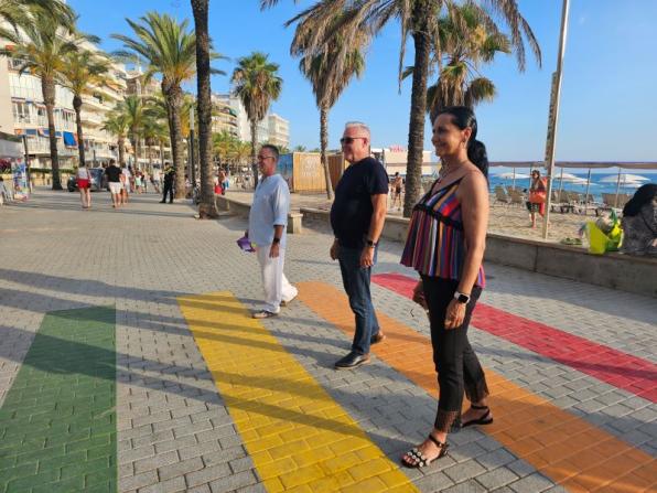 Salou ha pintado pasos de peatones con los colores LGBTI+