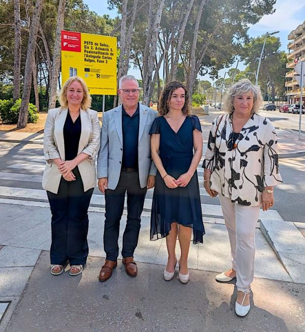 Las autoridades en la remodelada avenida Carles Buïgas