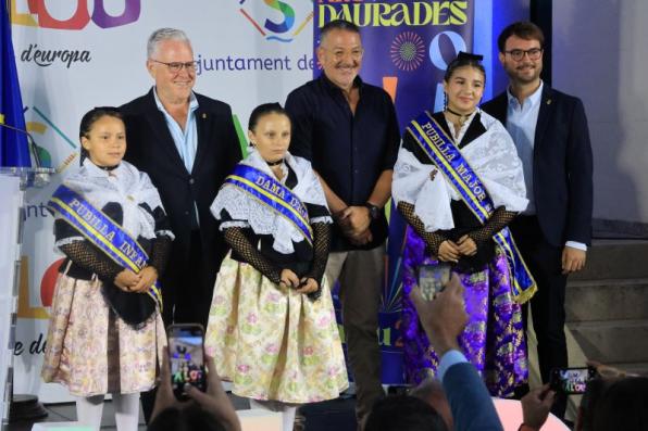 Autoritats amb les pubilles en el pregó de les Nits Daurades 2025