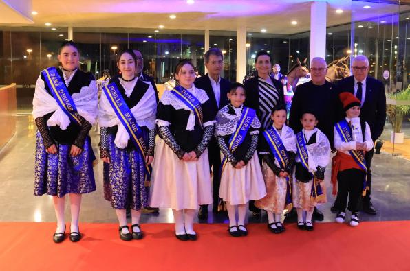 Autoridades con las pubillas y el hereu de Salou