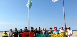 Flag-raising ceremony reinforces Salou's  to high-quality beaches