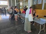 Ampli dispositiu per repartir ulleres homologades