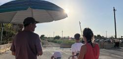 Mirant el cel per veure l’eclipsi