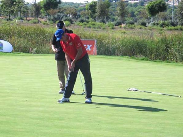 A solidarity golf tournament in La Pineda meets former players from Barça and Madrid just before the 1