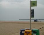 Cambrils explained bathers the importance of blue flags on the beaches