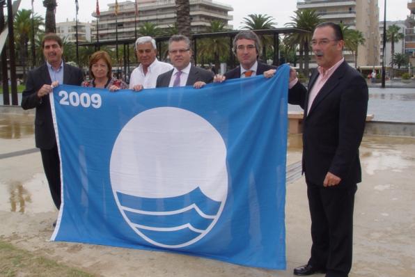 Salou looks flags certifying the quality of its beaches