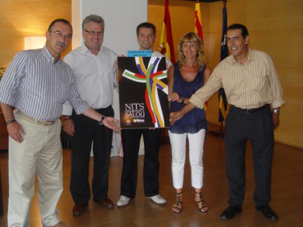 Salou receives the winner of the poster contest for the Nits Daurades 2009