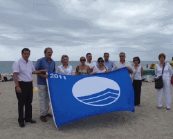 La bandera blava oneja ja a tres platges de Vandellòs i lHospitalet de lInfant