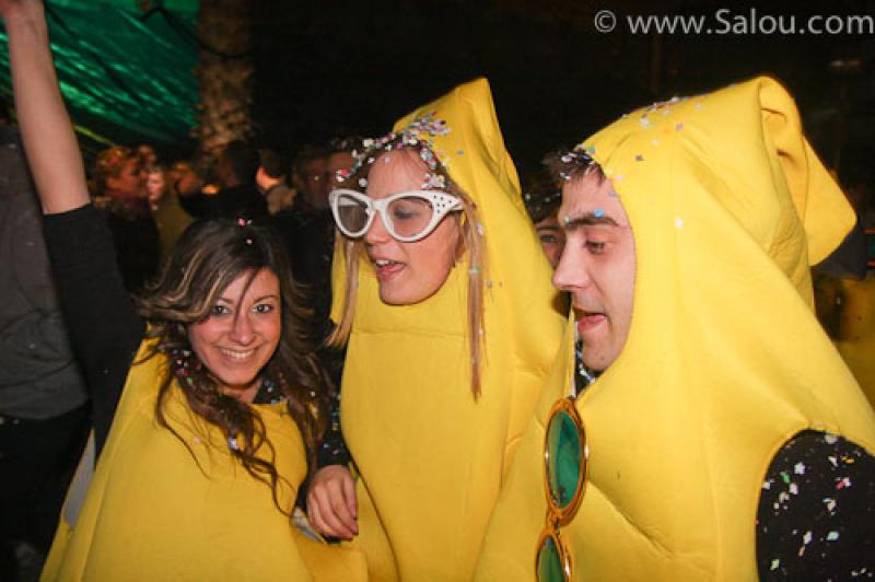 M&aacute;s fotos fiesta Coso Blanco Salou 2011 12