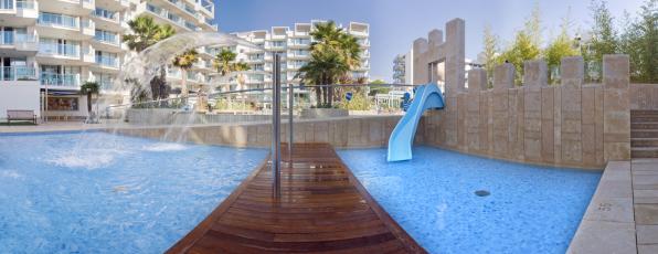 Piscina del hotel de cuatro estrellas Blaumar de Salou