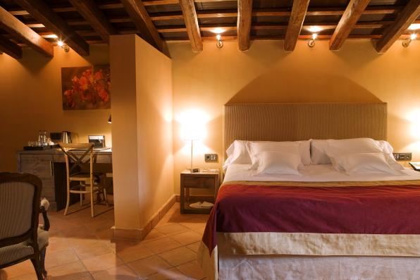 Imagen de una de las habitaciones del Hotel Mas La Boella