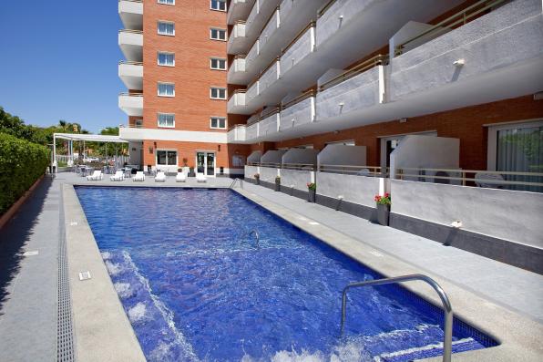 Pool with jacuzzi of the apartments Les Dàlies in Salou