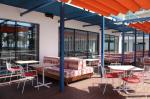 Arena Tapas Restaurant té una àmplia terrassa al passeig marítim