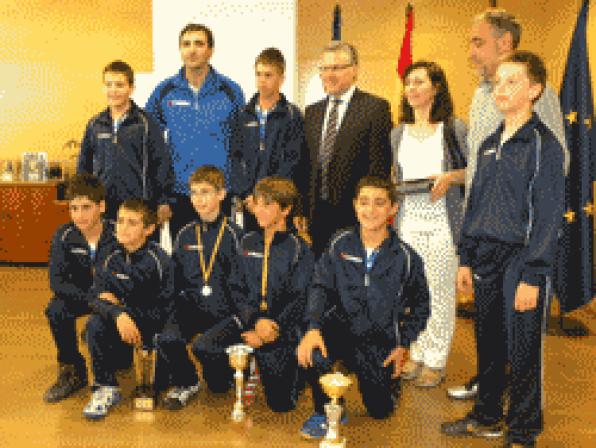 Lalcalde felicita el Club dHandbol Salou, campió del torneig de Sant Joan Despí