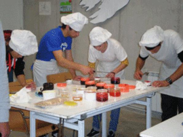 Los alumnos de la UEC se acercan al mundo profesional aprendiendo a hacer helados