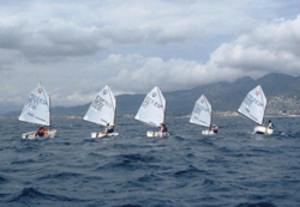 El Náutico de Salou acoge el Campeonato de Cataluña de optimist por equipos