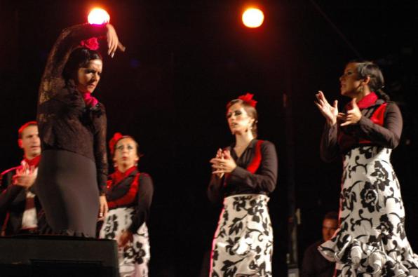'Pasión Flamenca' llena la plaza de las Comunidades Autónomas de Salou