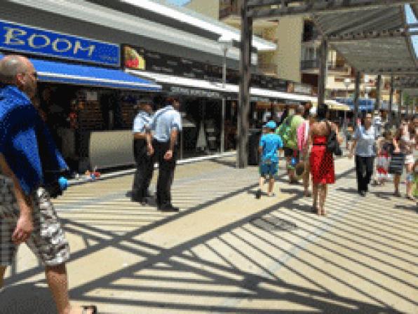 Mossos d'Esquadra y Policía Local de Salou reforzarán la vigilancia en la zona comercial y turística
