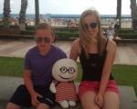 Stabri, the most famous doll in the network, on vacation in Salou and in Costa Dorada